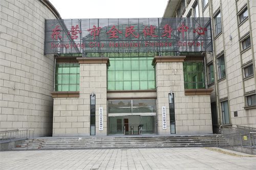 为东营全民健身中心提供健身器材